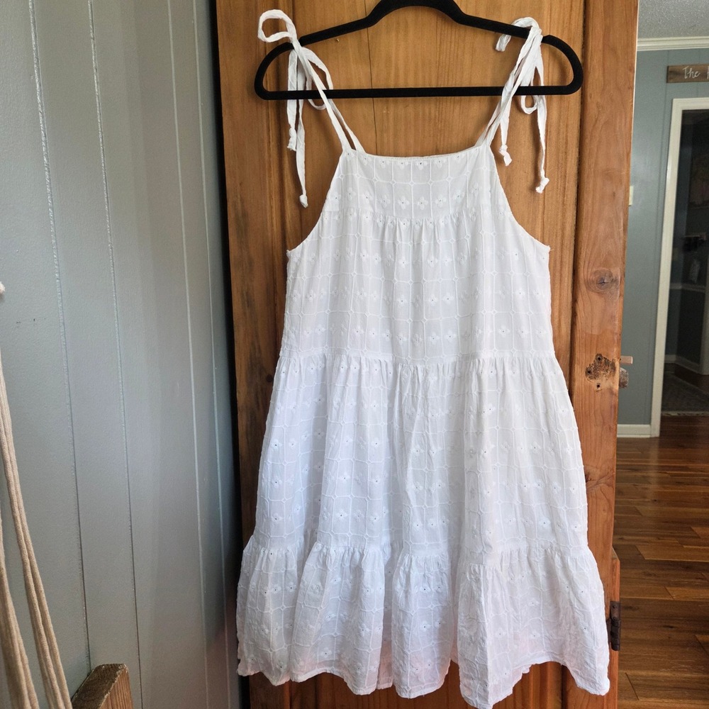 Mi Ami for Francesca's White Eyelet Dress Tiered Sleeveless Summer Size M